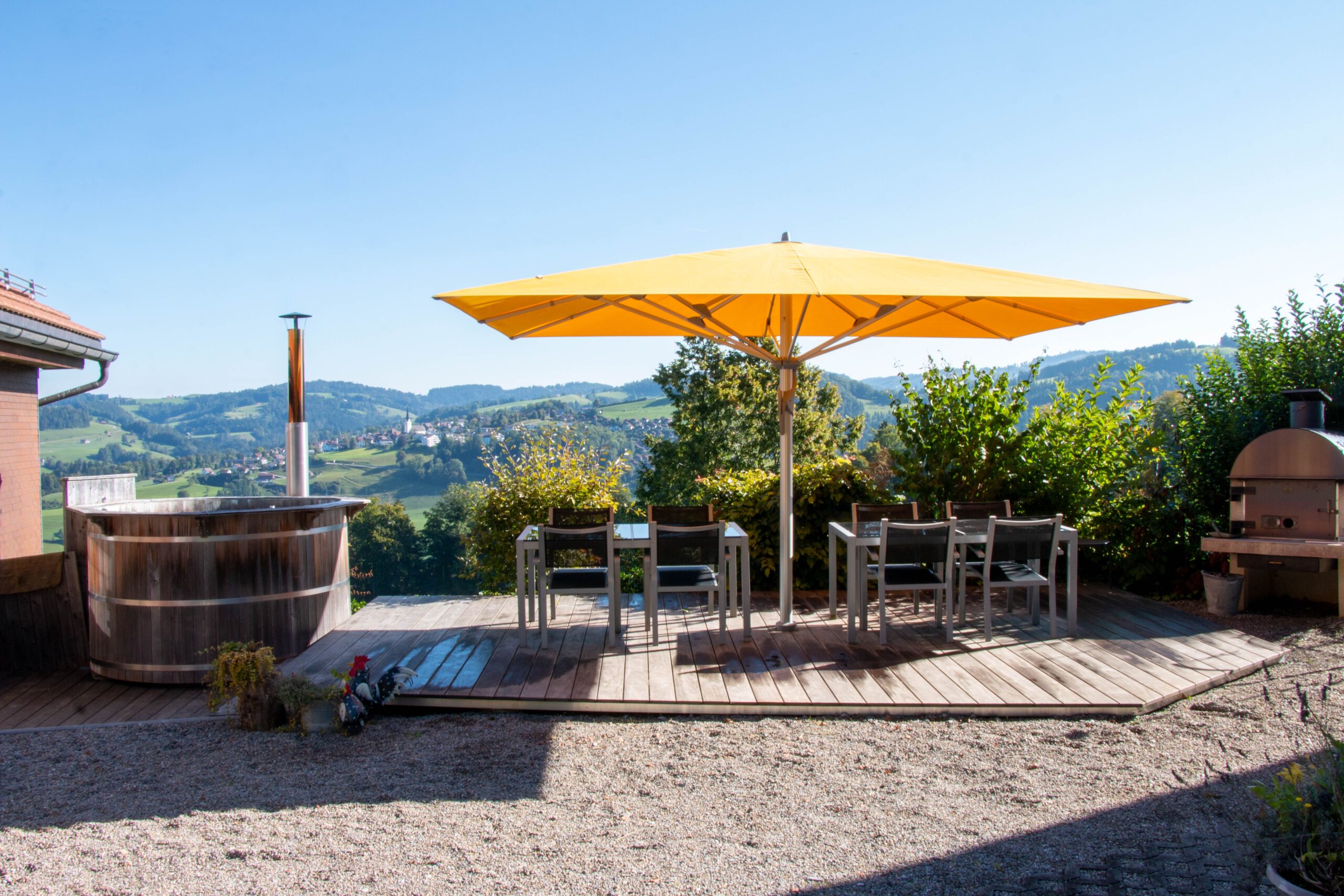 Echtholzterrasse mit super Aussicht